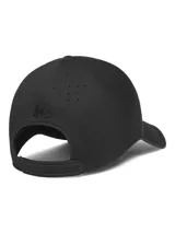 Gorra deportiva Under Armour de diseño anatómico sin costuras, confeccionada en tejido ultraligero y transpirable con perforaciones láser. Presenta un logo de silicona en relieve en el frente y cierre trasero ajustable de perfil bajo.