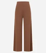 Pantalón pantalona de ribana color negro, con cintura elástica y textura acanalada.