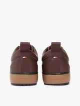 Zapatillas urbanas Tommy Hilfiger modelo Harlem Core Cleat, de color marrón, confeccionadas en material sintético y cuero con cordones a tono y suela de goma marrón.