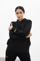 Pantalón de jogging negro de algodón frisado, corte slim fit.