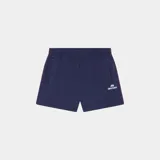 Short deportivo azul marino con ribetes rojos y logo blanco en la pierna.