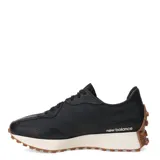 Championes urbanos New Balance modelo 327, color negro con entresuela blanca y suela de goma color caramelo. Presentan el logo 'N' característico en el lateral y diseño inspirado en el running retro.