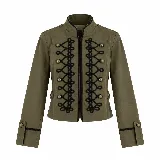 Campera estilo militar color verde oliva, con ribetes negros, cuello mao y detalles de pasamanería trenzada negra en el frente. Cuenta con botones metálicos y puños anchos con botones y ribete negro.