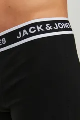 Pack de tres boxers negros ajustados con cintura elástica blanca con logo Jack & Jones en negro.