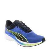 Championes deportivos Puma modelo Redeem Profoam, color negro con detalles en blanco. Presentan una parte superior de malla transpirable, cierre con cordones y suela con tecnología Profoam para mayor amortiguación.