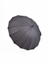 Paraguas largo negro con mango curvo.