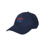 Gorro con visera Umbro del Club Nacional de Football, color azul marino, con el logo de la marca bordado en rojo y la palabra "Nacional" en azul claro en el frente.