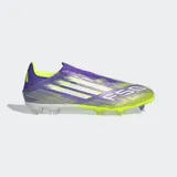 Championes de fútbol Adidas F50 League sin cordones, color violeta con detalles en amarillo y blanco.