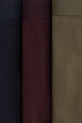 Pack de tres calzoncillos tipo trunk de punto elástico, con cintura elástica, costuras planas y parte delantera forrada. Confeccionados con tecnología Lycra Xtra Life para mayor durabilidad y ajuste.