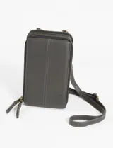 Porta celular con doble compartimento y tarjetero interno. Incluye correa desmontable para usar como bandolera o billetera.
