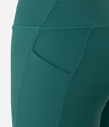 Short ciclista Get Over de microfibra color verde oscuro, de tiro alto y diseño ajustado con bolsillos laterales funcionales.