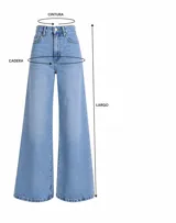 Jean de tiro alto con corte wide leg, confeccionado en denim con elastano. Presenta un lavado celeste suave, diseño de pierna extra amplia y cierre frontal con botón y cremallera.