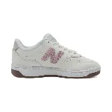 Championes New Balance Lifestyle Mode de Vie, color blanco con logo "N" en rosa.