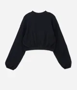 Blusa cropped de ribana negra con cuello alto, mangas largas y barra con elástico.