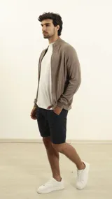 Cardigan de punto color azul piedra melange, con cierre frontal y cuello alto.