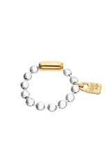 Pulsera elástica de bolas bañadas en plata de ley, con una pieza cilíndrica y un dije en forma de candado bañados en oro 18k, marca UNOde50.