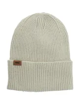 Gorro tipo beanie color crema, tejido en punto canalé, con dobladillo y parche de cuero sintético con logo en el frente.
