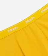 Calzoncillo tipo bóxer de la marca Mash, confeccionado en algodón con elástico en la cintura que presenta el logo de la marca estampado.