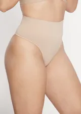 Bombacha modeladora tipo cola less de tiro alto, confeccionada en microfibra de poliamida sin costuras. Cuenta con una faja de licra en la cintura para mayor contención y modelado, con forro interior de algodón.