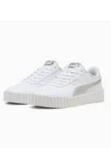 Championes Puma Carina 3.0, modelo deportivo para mujer en color blanco con franja lateral negra y suela de plataforma texturizada.