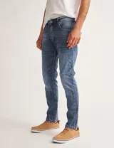 Pantalón de jean azul de corte slim fit.