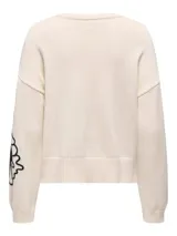 Sweater tejido de color beige con cuello redondo, mangas largas y detalles de bordado floral en negro.