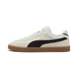 Championes Puma Club II Era Suede color arena con detalles en negro y suela marrón.
