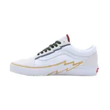 Championes Vans modelo Old Skool Bolt, de diseño clásico con capellada de cuero y gamuza. Presenta un detalle de rayo en relieve sobre la suela lateral, cordones oscuros y detalles en contraste en la lengüeta y el borde superior.