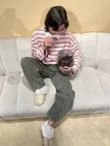 Pantalón de jean celeste de corte ancho.