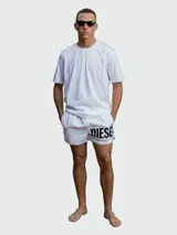 Short de baño Diesel modelo Mario-34-D-Core, color blanco, de corte clásico con gran estampado lateral de la marca en negro.