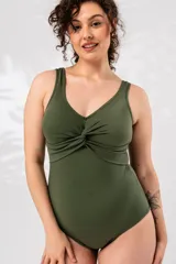 Malla entera color verde militar, con escote en V y nudo cruzado en el busto.