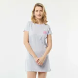 Camisón corto celeste con estampado de sol rosado en el pecho.