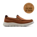 Zapato casual Hi-Tec Lier color marrón, confeccionado en cuero, con elásticos laterales y suela de goma blanca.