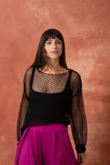 Sweater calado tejido de mangas largas, color negro.