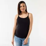 Camiseta de tirantes negra diseñada para lactancia, con breteles ajustables y clips de apertura rápida en los hombros. Confeccionada en algodón, presenta un corte entallado y versátil.