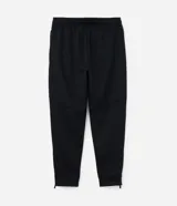 Pantalón deportivo de corte slim para hombre, confeccionado en poliéster color negro. Presenta cintura elástica con cordón de ajuste, bolsillos laterales y diseño ajustado en muslos y rodillas.