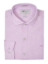 Camisa de manga larga para hombre, confeccionada en lino orgánico color lavanda. Presenta un diseño liso con cuello clásico, cierre frontal con botones y logo bordado al tono en el pecho.