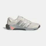 Championes de entrenamiento Adidas Dropset 4, diseñados para ejercicios de fuerza y alta intensidad. Presentan un diseño en tonos gris claro con las icónicas tres tiras en color plateado, mediasuela con tecnología Repetitor y refuerzo en el talón con detalle en color salmón.