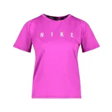 Remera deportiva Nike de manga corta, color fucsia, con cuello redondo y logo de la marca estampado en el frente.