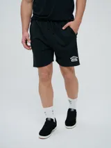Bermuda deportiva Umbro de color azul marino, con inserciones laterales en color blanco y el logo de la marca estampado en la pierna izquierda.
