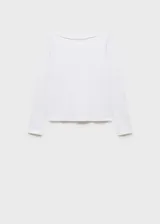 Remera de manga larga de algodón en color blanco, con cuello bote y diseño recto.