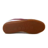 Championes casuales Diadora modelo Bamtela, color blanco con detalles en rojo vino y puntera de gamuza beige. Suela de goma color caramelo.