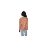 Remera de manga larga a rayas horizontales en tono terracota, con cuello bote y gran estampado circular en la espalda con texto y gráfico en color naranja.