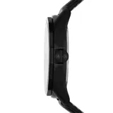 Set compuesto por un reloj analógico de cuarzo con caja de acero negro de 44mm, esfera negra con indicador de día y fecha, y correa de cuero negro. Incluye una pulsera de eslabones metálicos en color negro a juego.