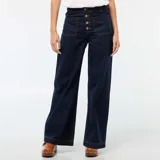 Pantalón de jean azul oscuro con corte wide leg, cintura alta y cierre frontal con botones a la vista. Presenta bolsillos frontales tipo parche.