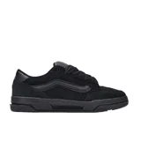 Championes Vans modelo Hylane Mono de perfil bajo y diseño voluminoso, confeccionados en gamuza negra con acabado texturizado. Presentan lengüeta sobredimensionada, cuello acolchado y la clásica banda lateral de la marca en tono sobre tono.