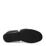 Championes urbanos Puma modelo Bella Donna L, color negro con detalles en beige. Presentan un diseño de perfil bajo con la icónica franja lateral de la marca en contraste, cierre de cordones y suela de goma texturizada.