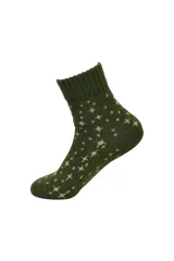 Medias de caña media con diseño de cuadros en tonos verde y crema, confeccionadas en tejido de punto.