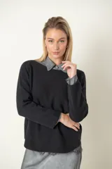 Buzo italiano de viscosa y poliamida, color negro, de tacto suave. Modelo más corto de costado y con cuello bote.