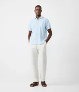 Camisa de hombre de manga corta confeccionada en mezcla de lino y algodón. Presenta un calce comfort, cuello camisero, cierre frontal con botones y un bolsillo en el pecho. Marca Marfinno.